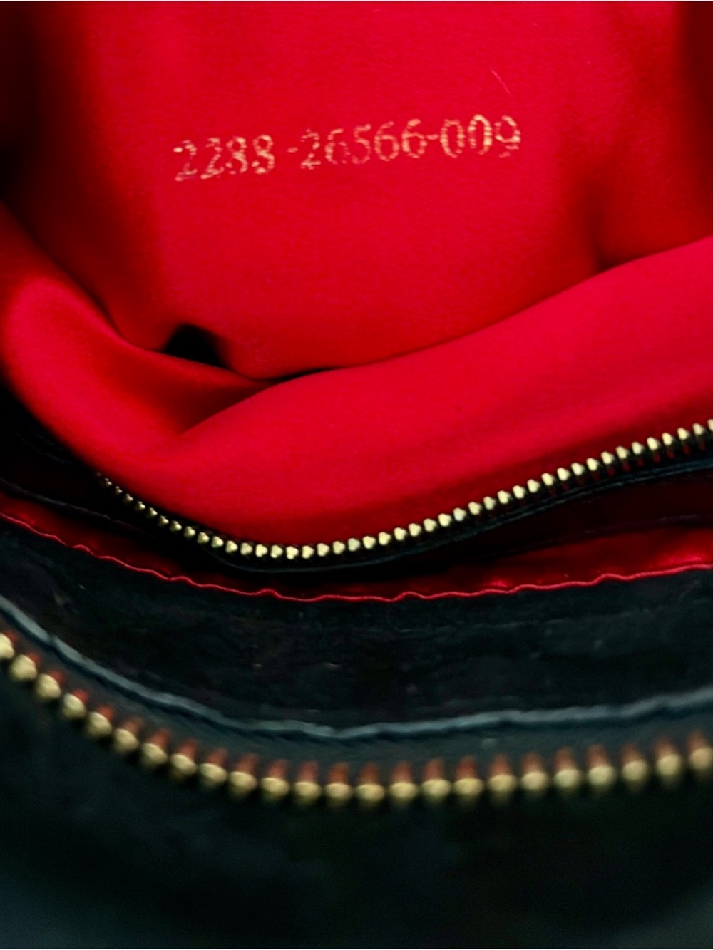 Authentic vintage Fendi mamma Baguette shoulder bag from the early 2000s. - Picture 16 of 16